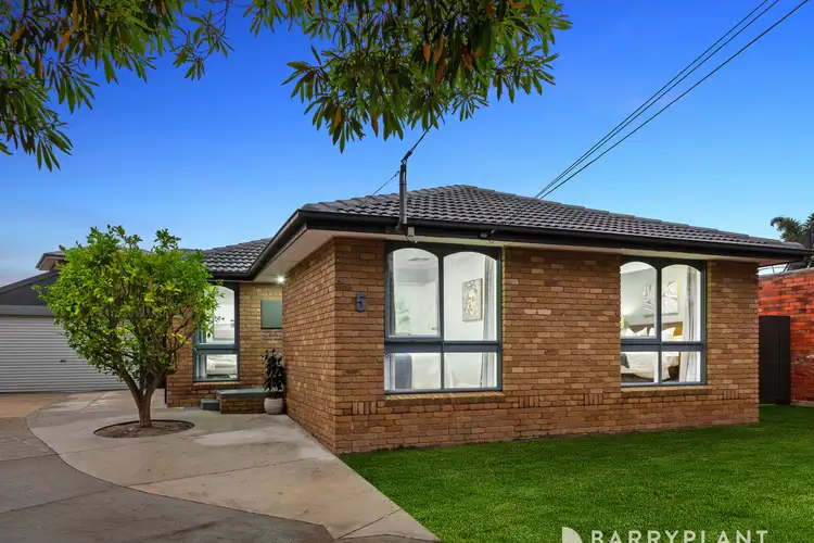 Main view of Homely unit listing, 1/5 Ingrid Street, Scoresby VIC 3179