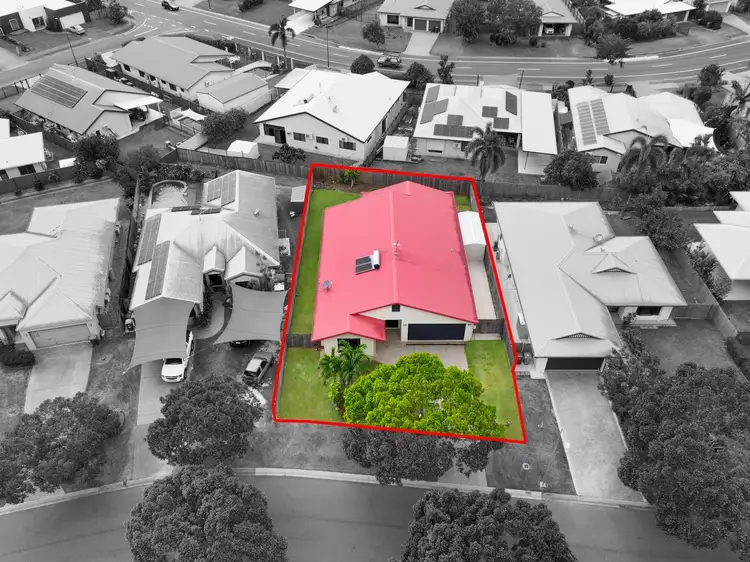 17 Bassett Street, Kanimbla QLD 4870