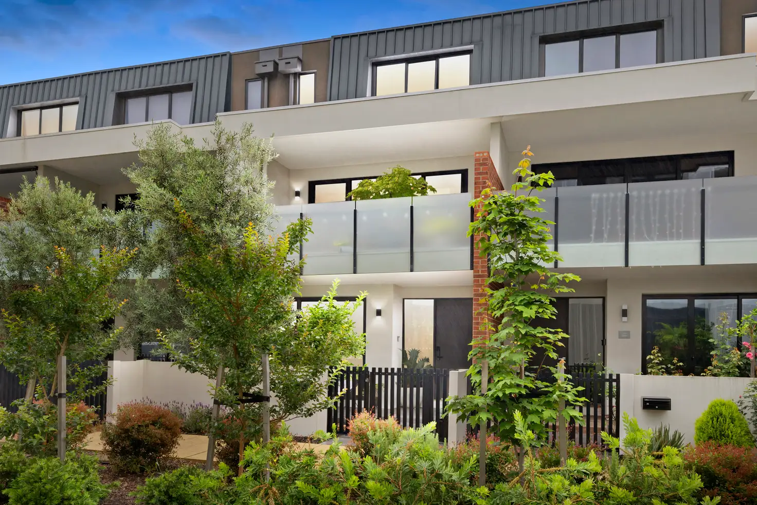 Main view of Homely townhouse listing, 21 McCaffery Place, Mordialloc VIC 3195
