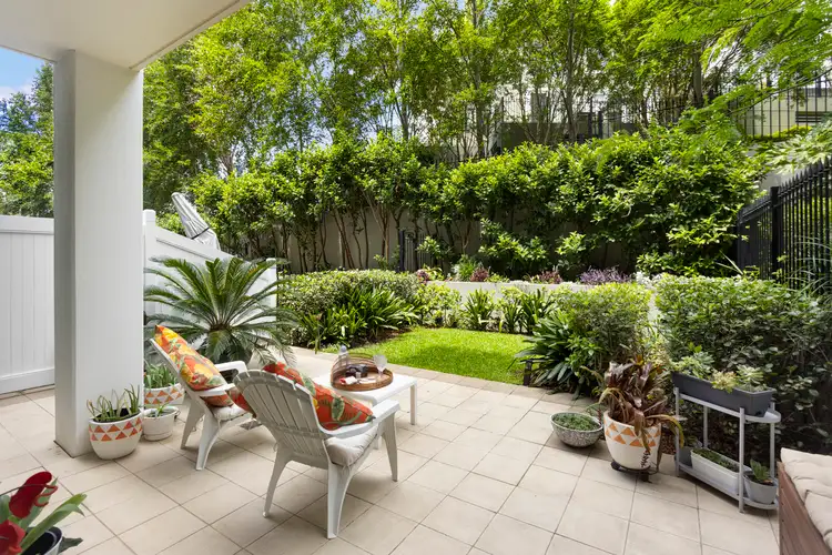 111/68 Peninsula Drive