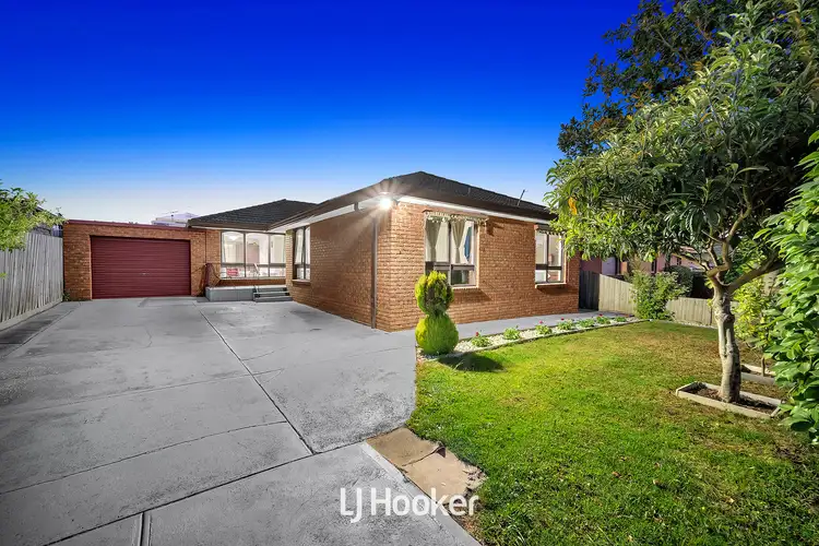 32 Kays Avenue