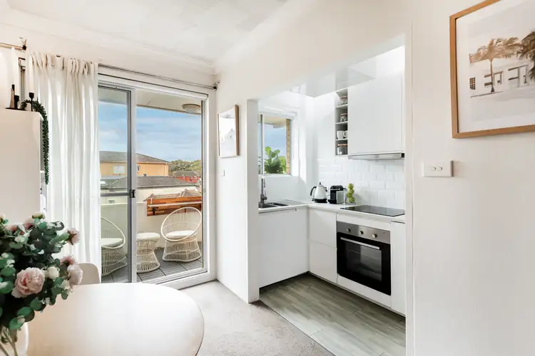 25/38 MacPherson Street