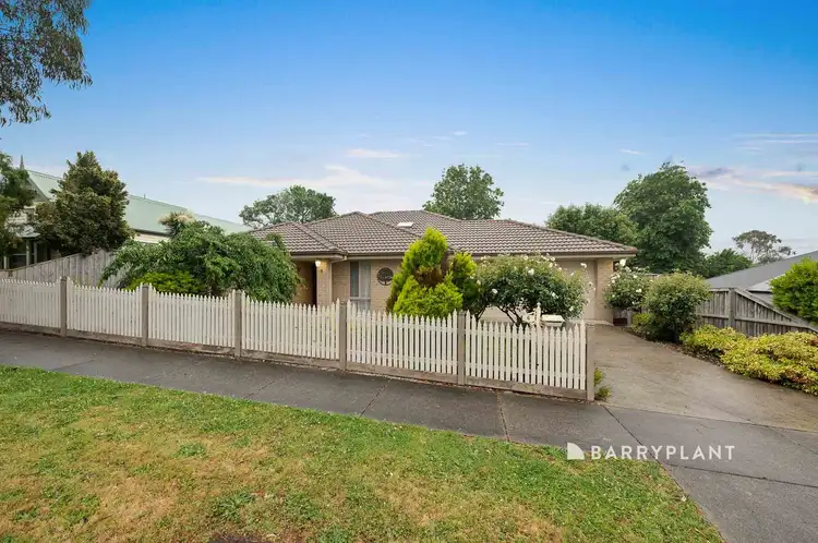6 Royanne Close