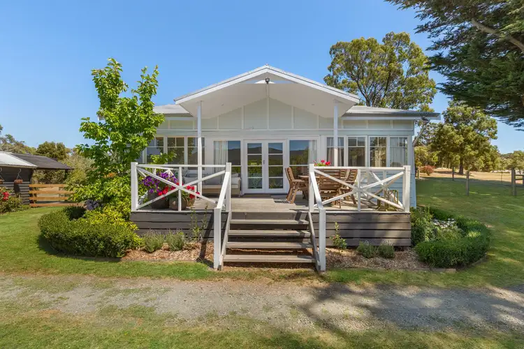 106 Blackmore Road, Woodend VIC 3442