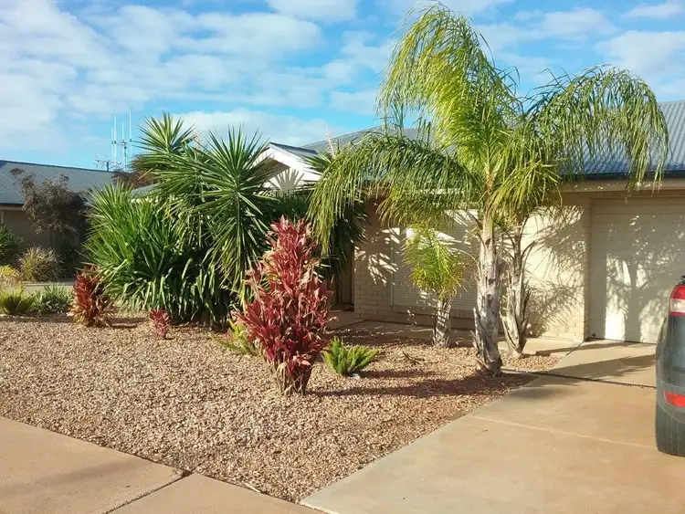 33A Viscount Slim Avenue