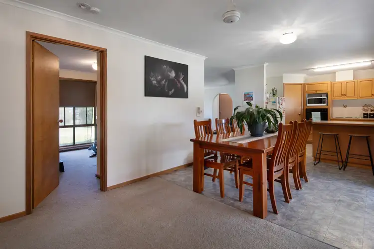 Fifth view of Homely house listing, 2 Burgess Court, Newstead VIC 3462
