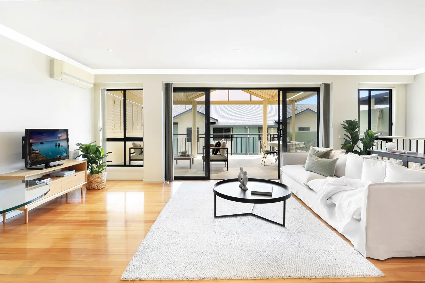 Main view of Homely townhouse listing, 1/9 Mckenzie Avenue, Wollongong NSW 2500