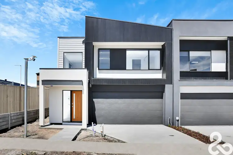 Second view of Homely house listing, 8 Olearia Close, Wollert VIC 3750