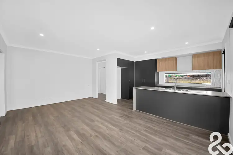 Fifth view of Homely house listing, 8 Olearia Close, Wollert VIC 3750