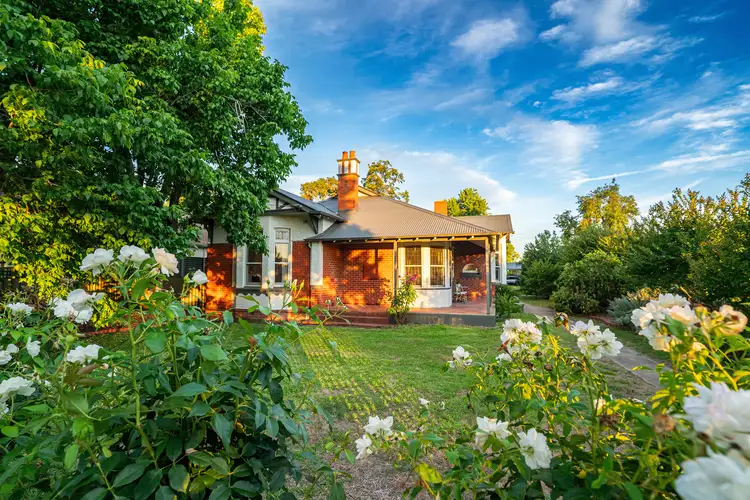 696 Macauley Street, Albury NSW 2640