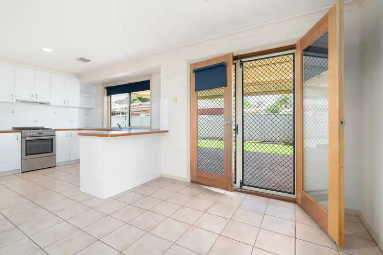 Second view of Homely house listing, 5 Oakmont Circuit, Wodonga VIC 3690