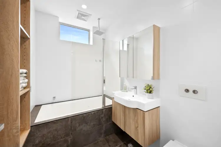 Sixth view of Homely apartment listing, 2/17 Halstead Place, Geelong West VIC 3218