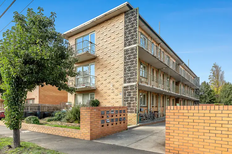 3/33A Byron Street