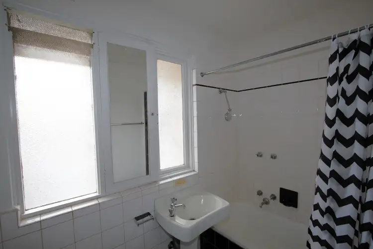 Fourth view of Homely apartment listing, 3/33A Byron Street, Elwood VIC 3184