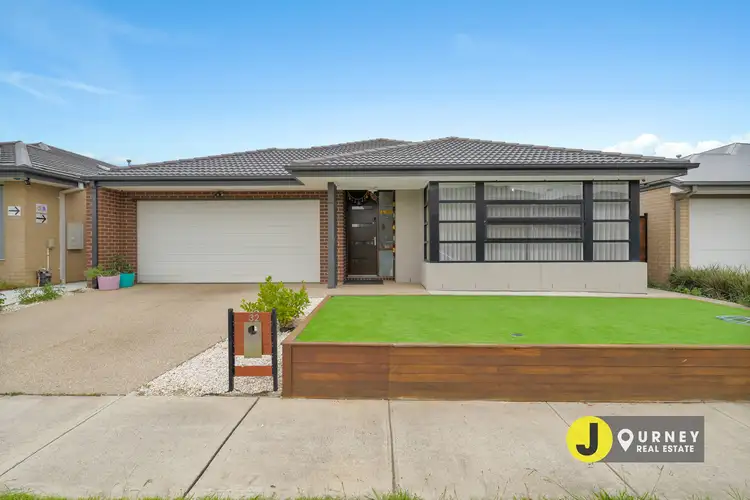 32 Shulze Drive, Clyde North VIC 3978