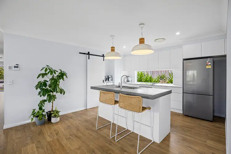 5 Jasmine Close, Sapphire Beach NSW 2450