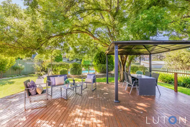 16 Shenton Crescent, Stirling ACT 2611