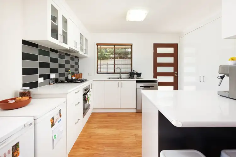 Fourth view of Homely unit listing, 2/2 Sinnett Court, West Wodonga VIC 3690