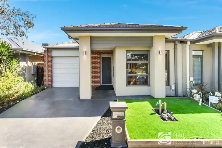 15 Queensberry Street, Cranbourne West VIC 3977
