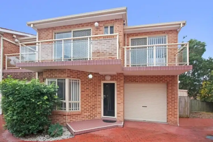 2/8 Carnegie Circuit, Chifley NSW 2036