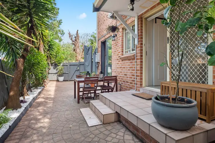 Fifth view of Homely house listing, 2/8 Carnegie Circuit, Chifley NSW 2036