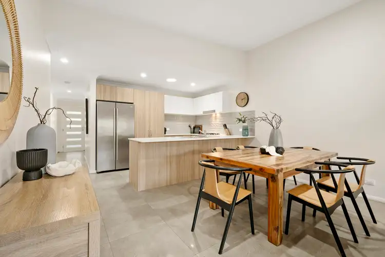 8 Turnberry Close
