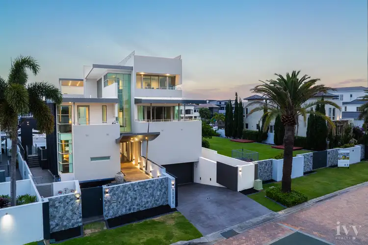12 Knightsbridge Parade West, Sovereign Islands QLD 4216