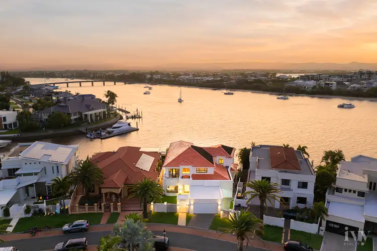 18 King James Court, Sovereign Islands QLD 4216