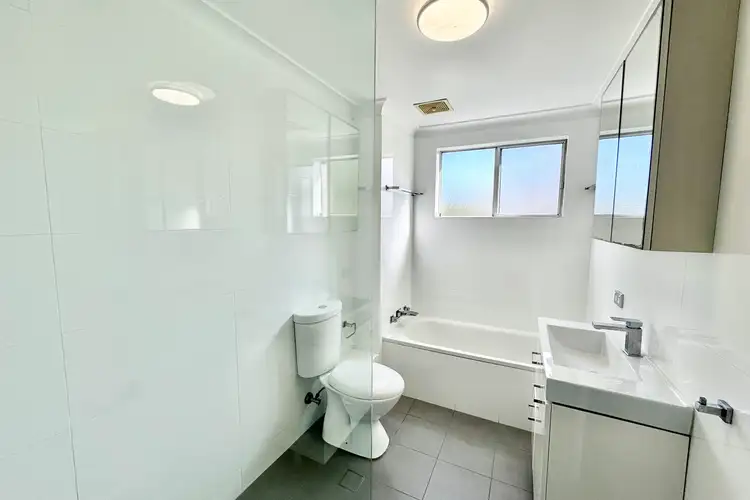 Third view of Homely apartment listing, 4/121 Griffiths Street, Balgowlah NSW 2093