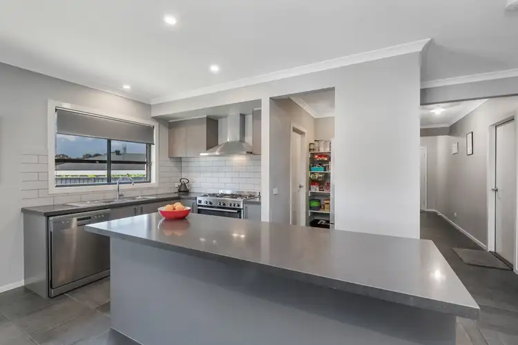 Fifth view of Homely house listing, 10 Birdwood Close, Eaglehawk VIC 3556