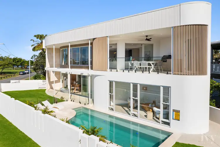 10 Crescent Avenue, Hope Island QLD 4212