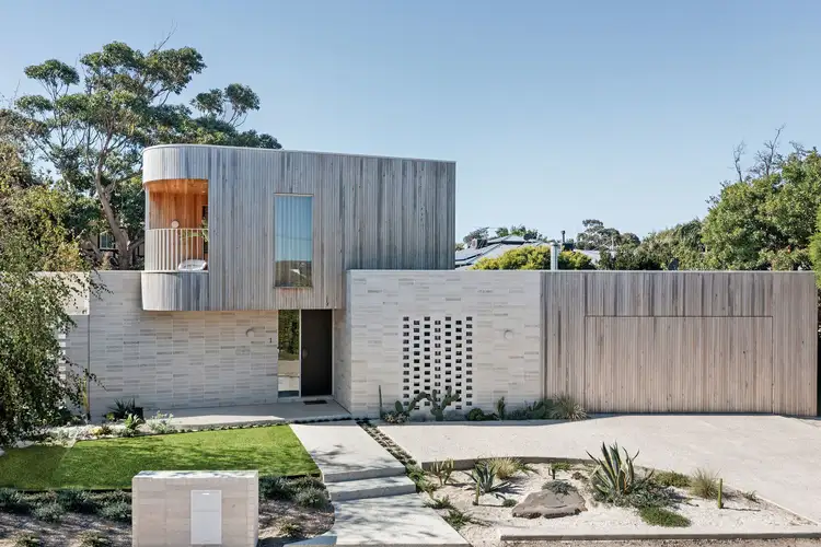 1 Hinkler Street
