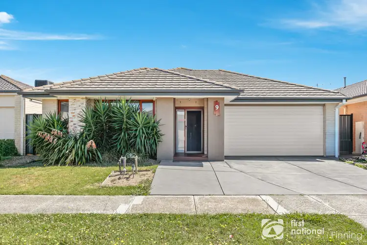 9 Gelderland Drive, Clyde North VIC 3978