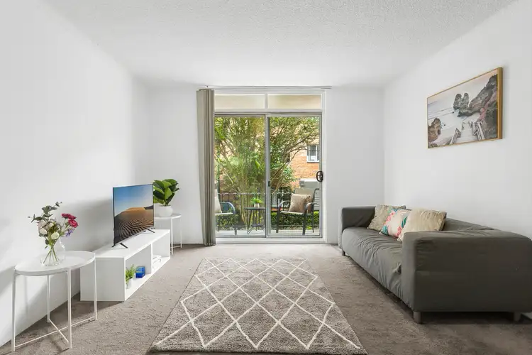 2/104 Wyadra Avenue, Freshwater NSW 2096