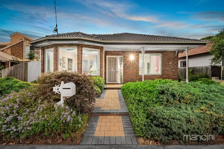 1/6 Den Dulk Avenue, Altona VIC 3018