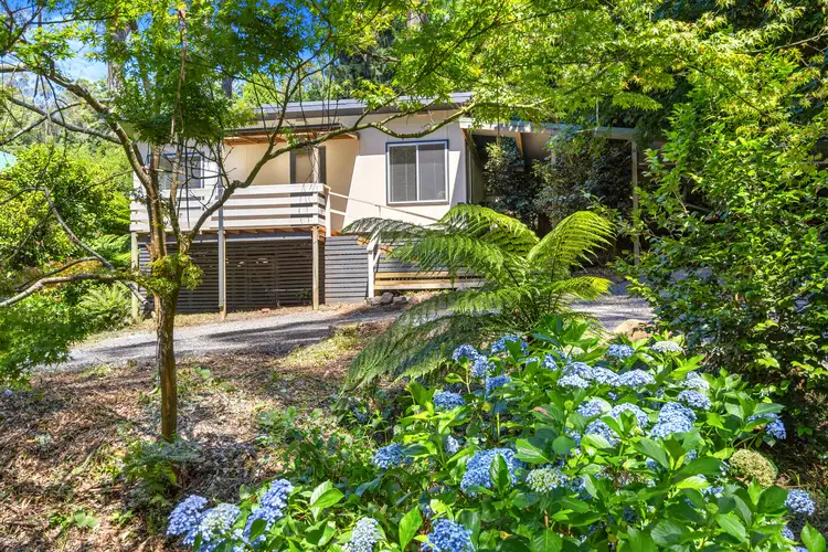5 Fern Glen Avenue, Mount Dandenong VIC 3767
