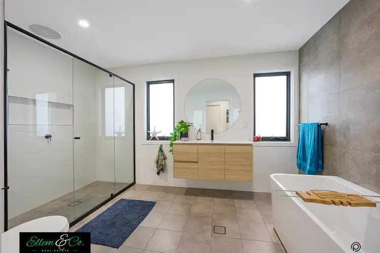 54 Wildflower Crescent, Calderwood NSW 2527