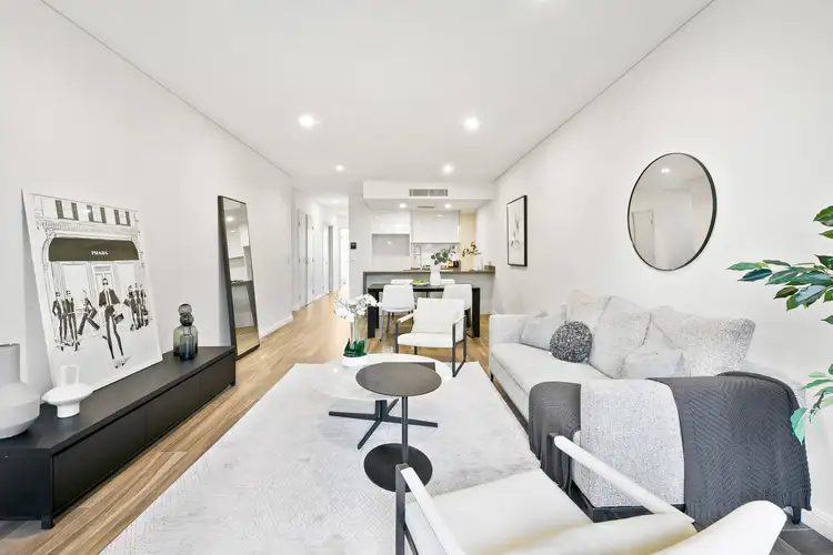 220/54 Rosebery Avenue