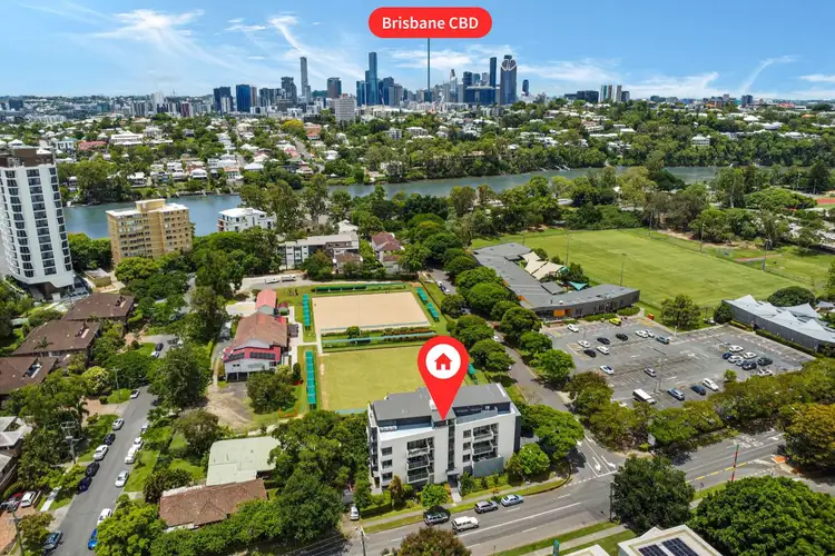 1/320 Sir Fred Schonell Drive