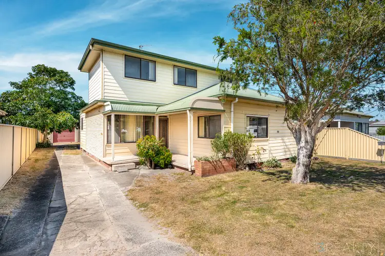32 Emily Street, Marks Point NSW 2280