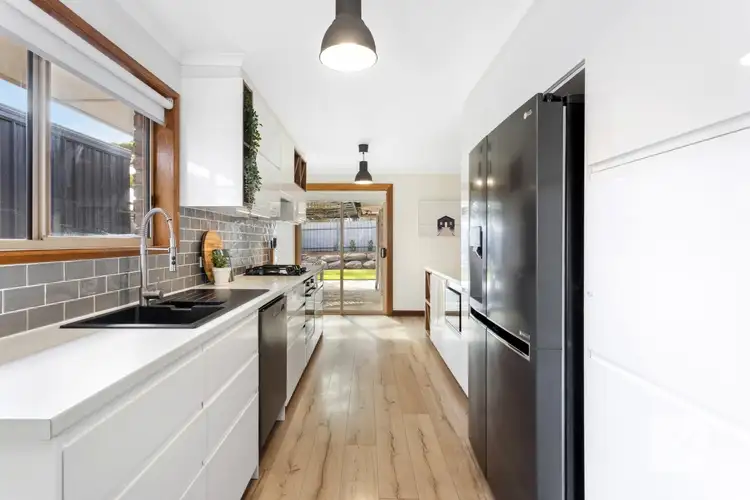 8 Seaspray Court, Seaford Rise SA 5169