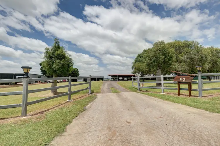 93 Hecks Road, Fairney View QLD 4306