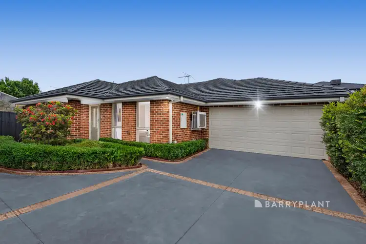 2/2 Sarah-Louise Place, Berwick VIC 3806
