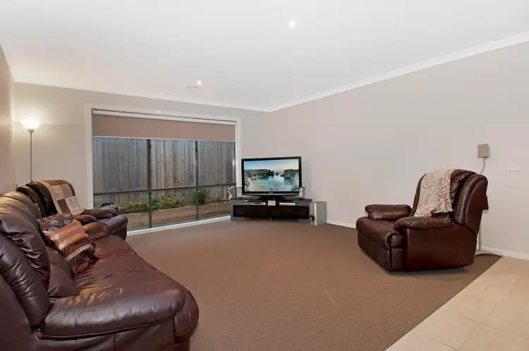 Sixth view of Homely house listing, 8 Paradise Way, Skye VIC 3977