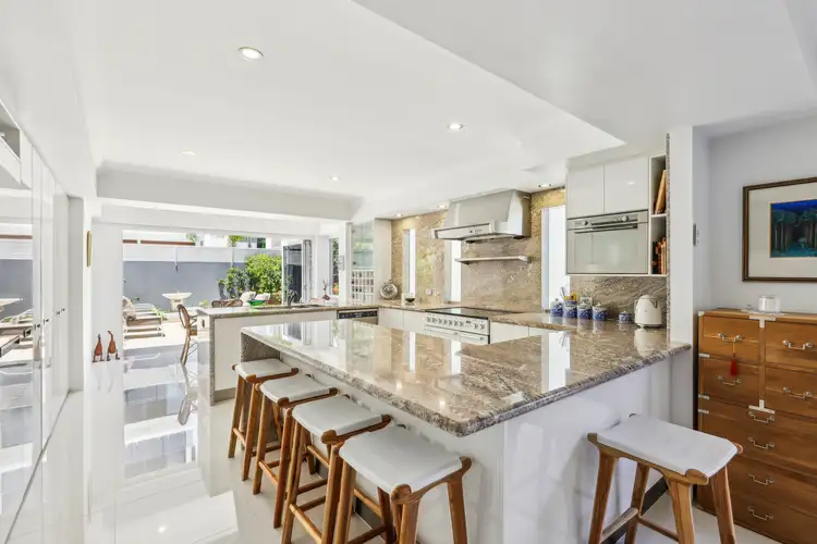 1/60 Woodroffe Avenue, Main Beach QLD 4217
