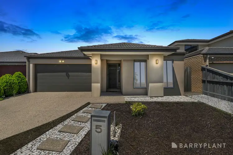 5 Beatrix Circuit, Officer VIC 3809