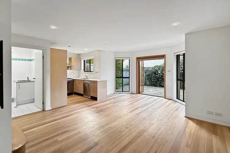 2/12 Kumbardang Avenue, Miranda NSW 2228