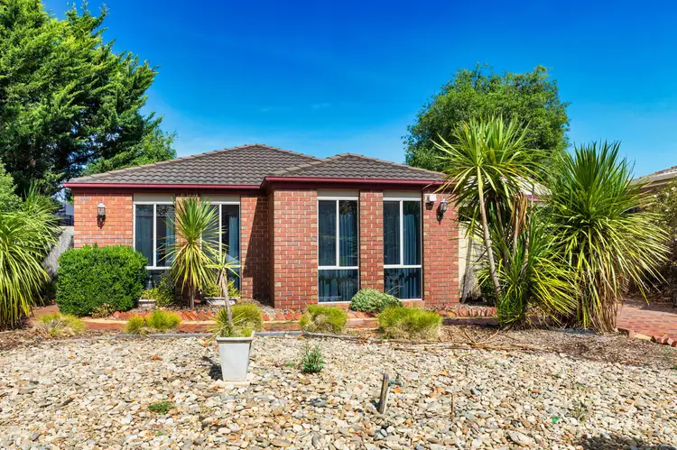 4 Lyell Place, Taylors Lakes VIC 3038