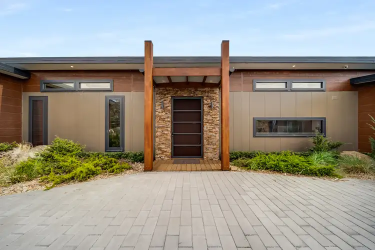 1A Jerrara Drive, East Jindabyne NSW 2627