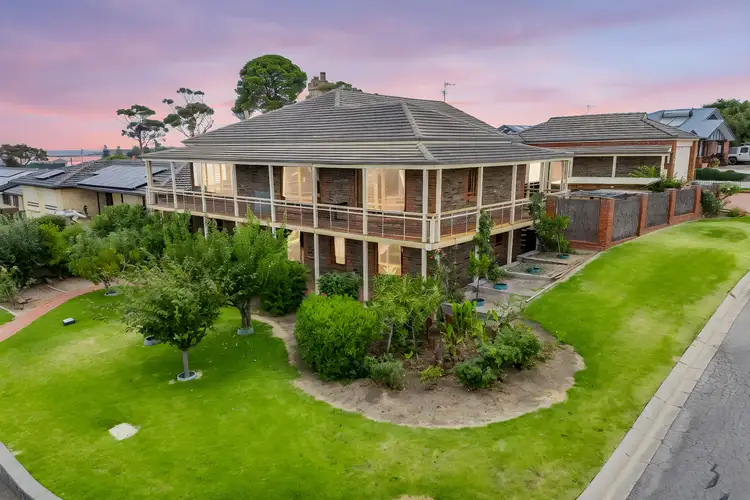 39 Renown Avenue, Victor Harbor SA 5211